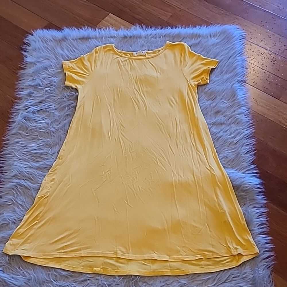Daisy island womens soft yellow‎ tshirt dress with button down back size medium